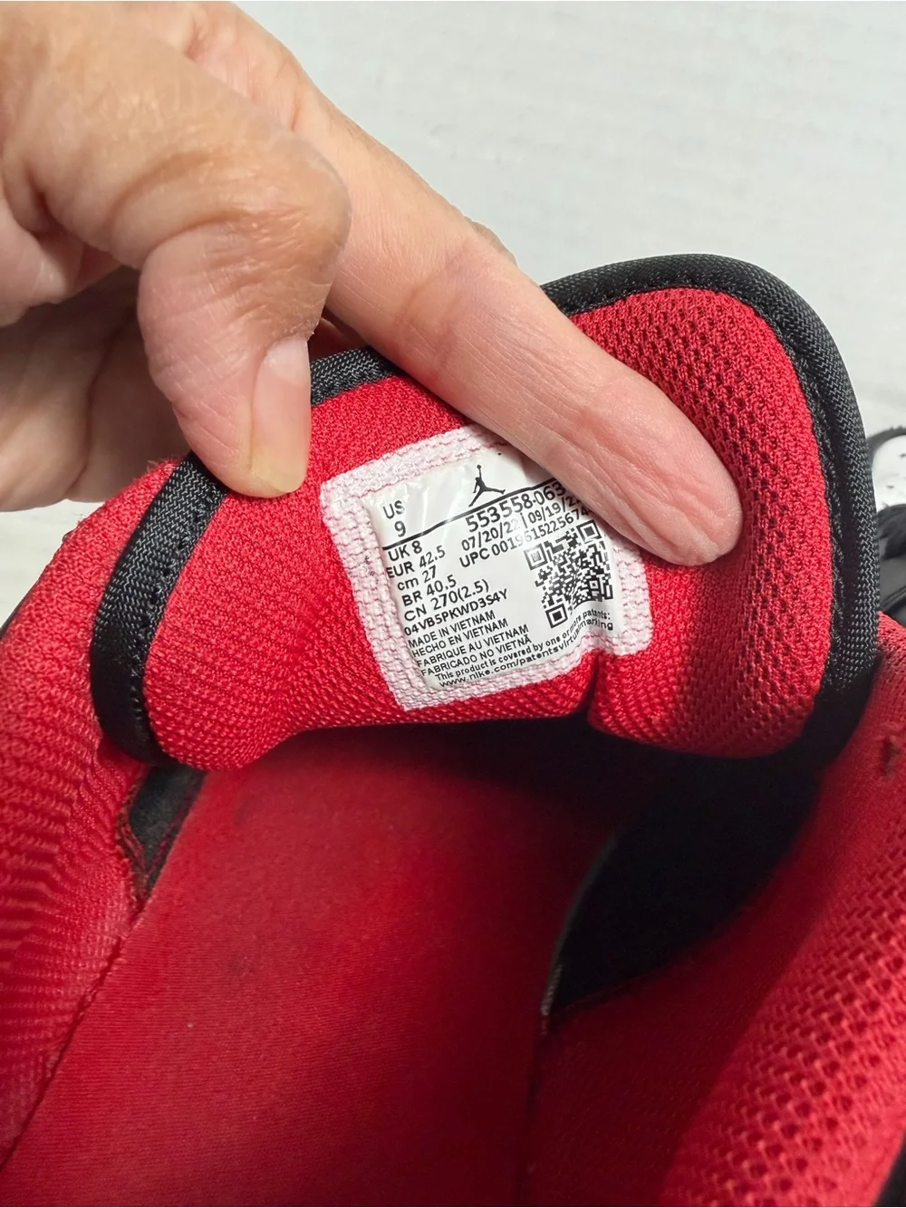 Nike Men's Black White and Red Low-Top Sneakers